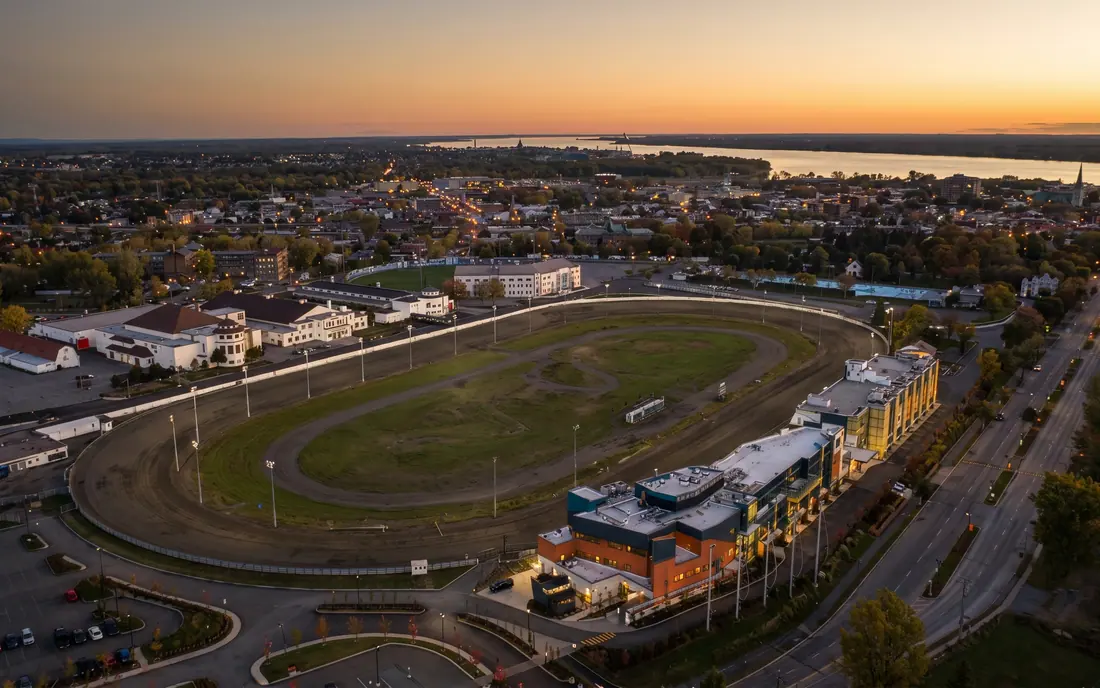 Hippodrome de Trois-Rivières and its gaming hall at dusk