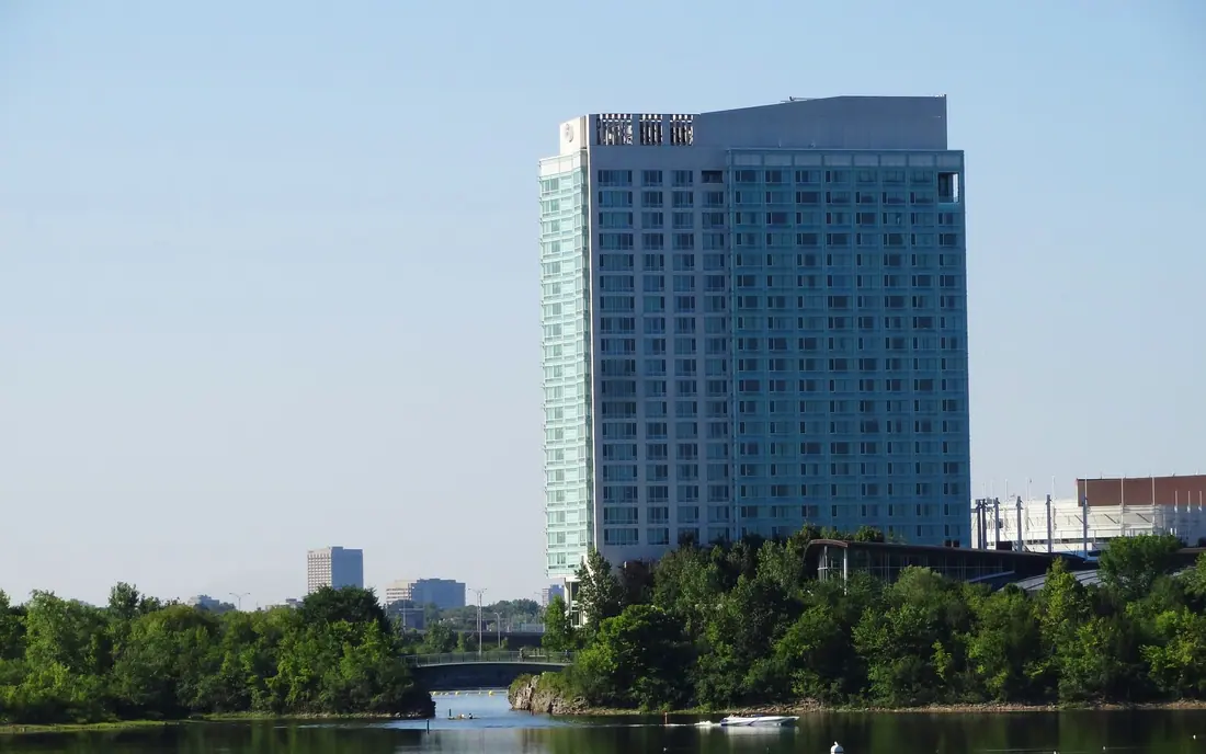 Hilton Lac-Leamy tower above Leamy Lake